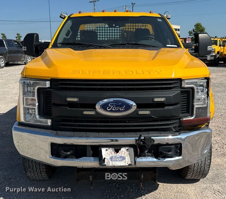 image for item EJ4771 2019 Ford F350 Super Duty utility bed pickup truck