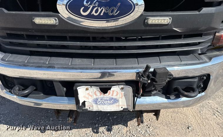 image for item EJ4771 2019 Ford F350 Super Duty utility bed pickup truck