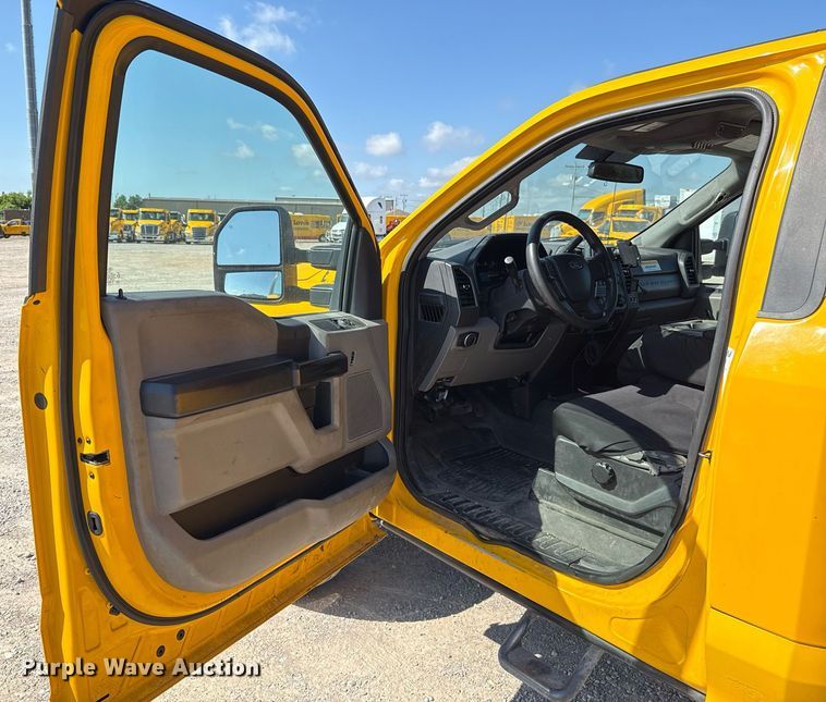 image for item EJ4771 2019 Ford F350 Super Duty utility bed pickup truck