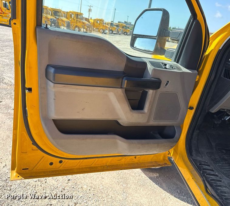 image for item EJ4771 2019 Ford F350 Super Duty utility bed pickup truck