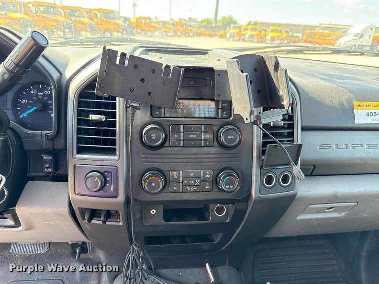 image for item EJ4771 2019 Ford F350 Super Duty utility bed pickup truck