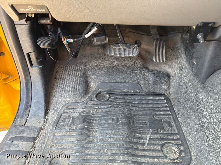 image for item EJ4771 2019 Ford F350 Super Duty utility bed pickup truck