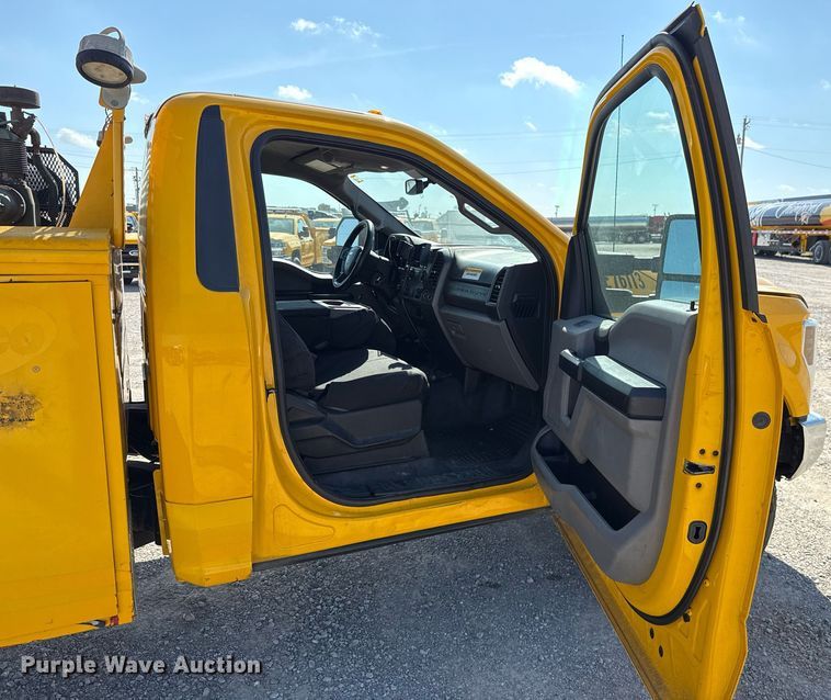 image for item EJ4771 2019 Ford F350 Super Duty utility bed pickup truck