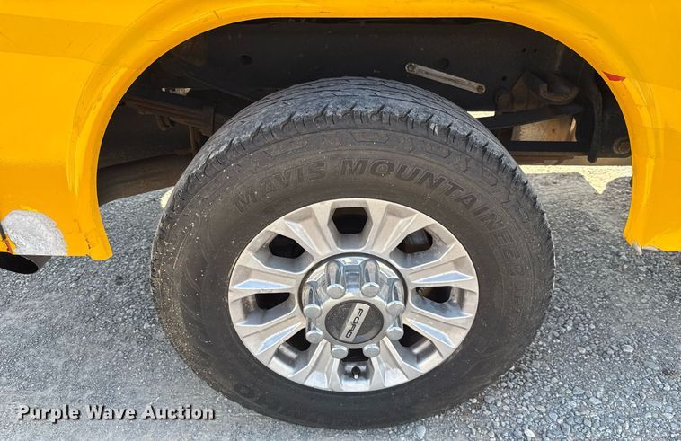 image for item EJ4771 2019 Ford F350 Super Duty utility bed pickup truck