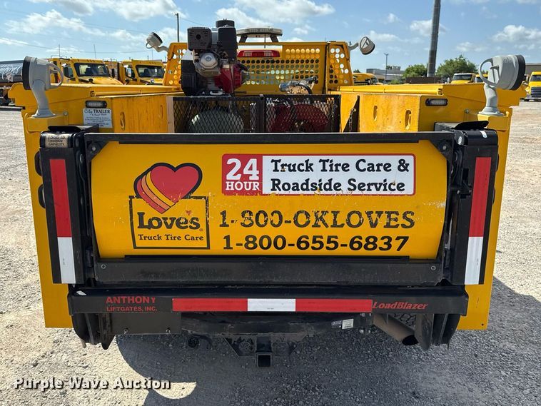 image for item EJ4772 2017 Chevrolet Silverado 3500HD utility bed pickup truck