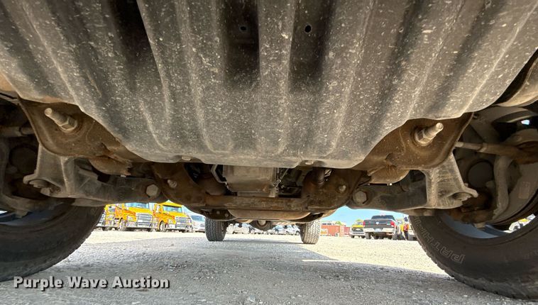 image for item EJ4772 2017 Chevrolet Silverado 3500HD utility bed pickup truck