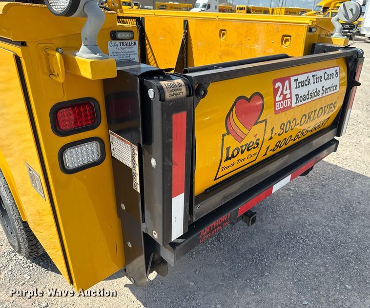 image for item EJ4772 2017 Chevrolet Silverado 3500HD utility bed pickup truck