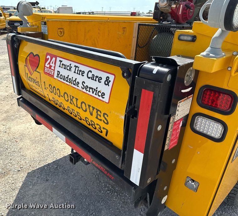 image for item EJ4772 2017 Chevrolet Silverado 3500HD utility bed pickup truck