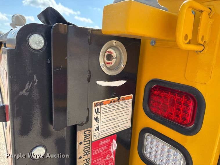 image for item EJ4772 2017 Chevrolet Silverado 3500HD utility bed pickup truck