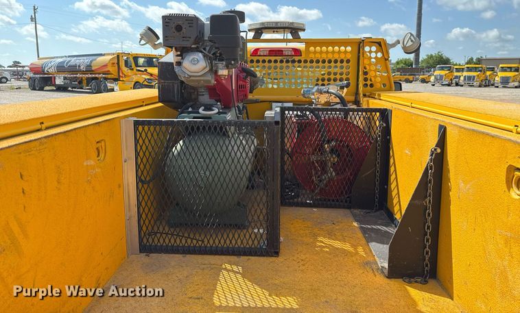 image for item EJ4772 2017 Chevrolet Silverado 3500HD utility bed pickup truck