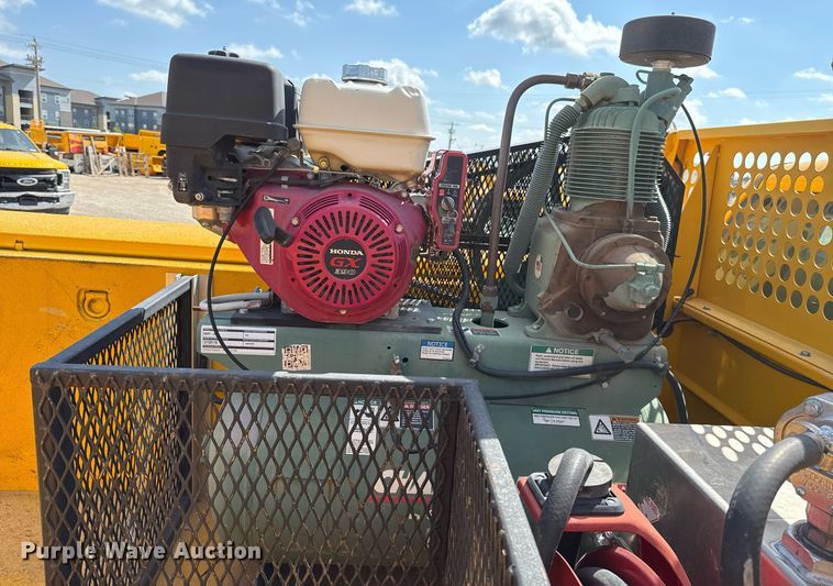 image for item EJ4772 2017 Chevrolet Silverado 3500HD utility bed pickup truck