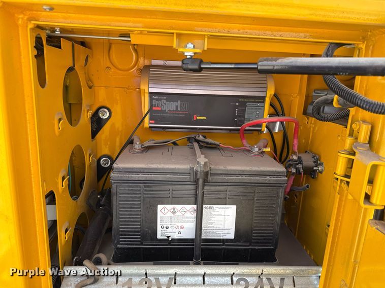 image for item EJ4772 2017 Chevrolet Silverado 3500HD utility bed pickup truck