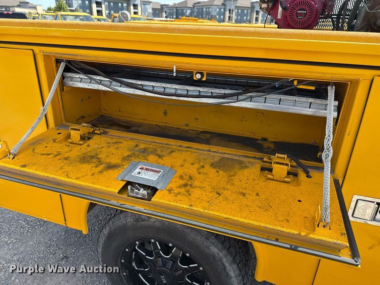 image for item EJ4772 2017 Chevrolet Silverado 3500HD utility bed pickup truck