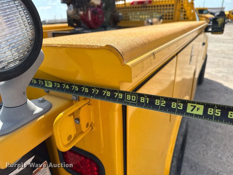 image for item EJ4772 2017 Chevrolet Silverado 3500HD utility bed pickup truck