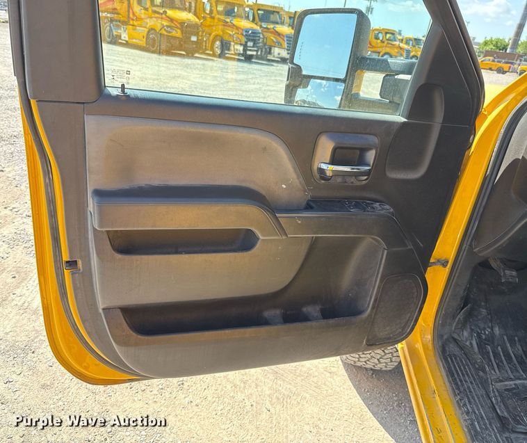 image for item EJ4772 2017 Chevrolet Silverado 3500HD utility bed pickup truck