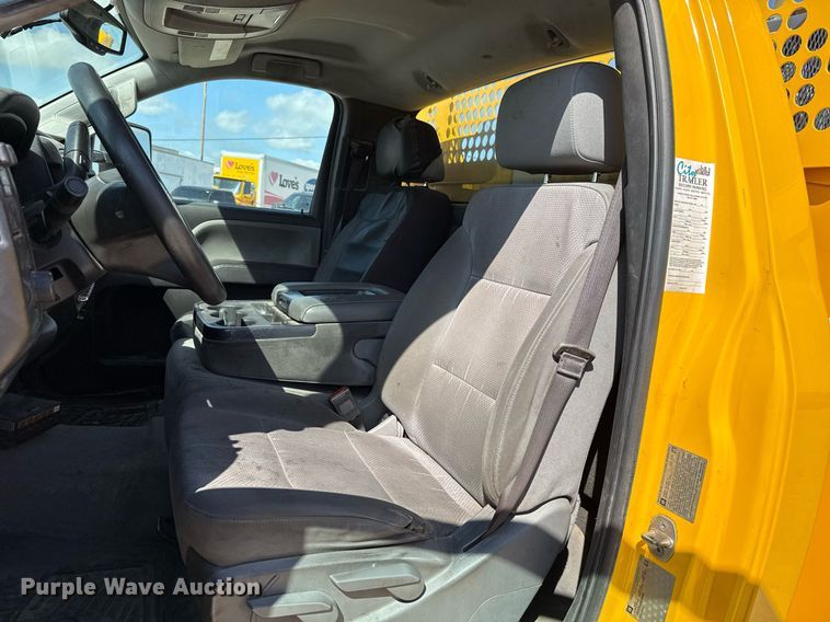 image for item EJ4772 2017 Chevrolet Silverado 3500HD utility bed pickup truck