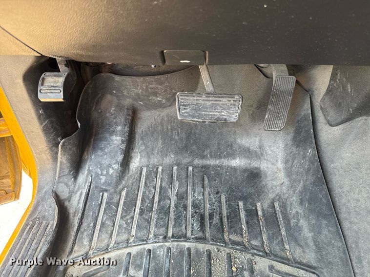 image for item EJ4772 2017 Chevrolet Silverado 3500HD utility bed pickup truck