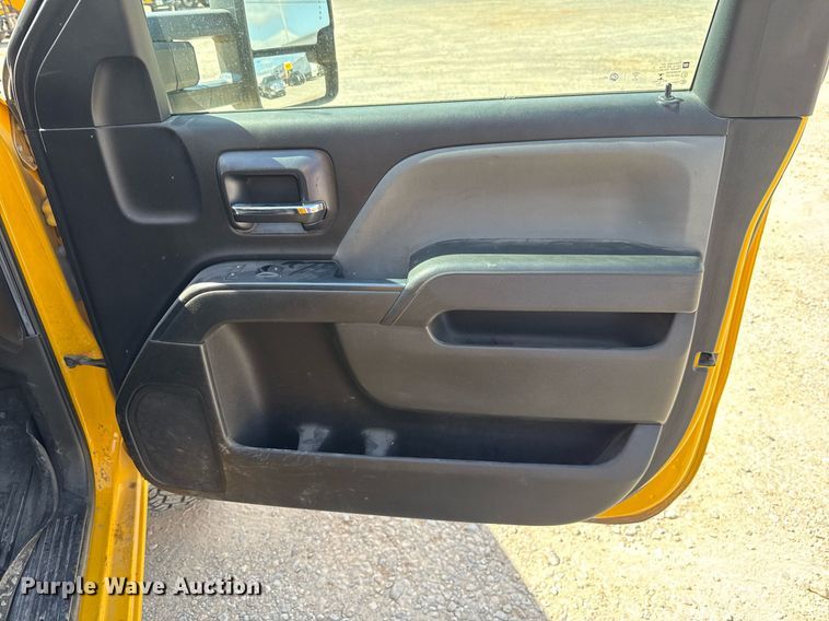 image for item EJ4772 2017 Chevrolet Silverado 3500HD utility bed pickup truck