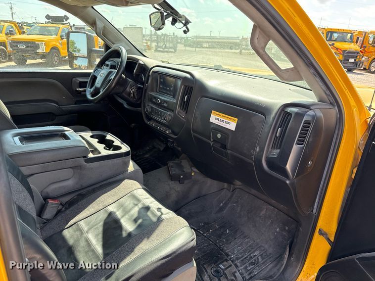 image for item EJ4772 2017 Chevrolet Silverado 3500HD utility bed pickup truck