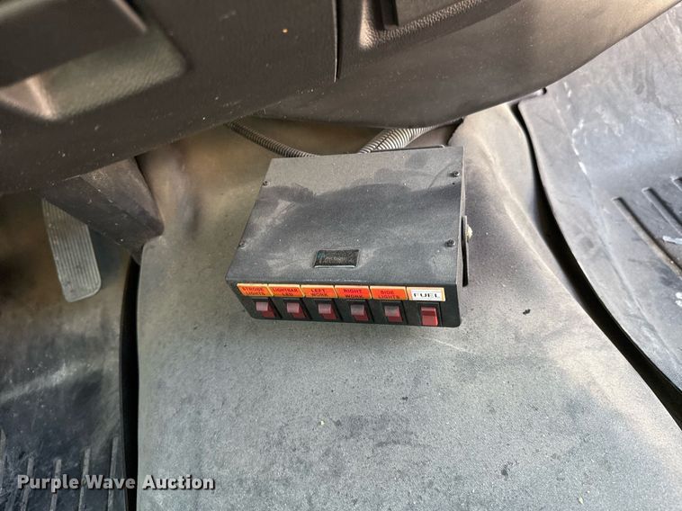 image for item EJ4772 2017 Chevrolet Silverado 3500HD utility bed pickup truck