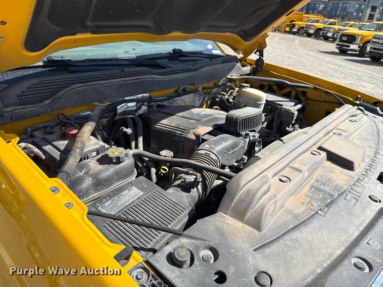 image for item EJ4772 2017 Chevrolet Silverado 3500HD utility bed pickup truck