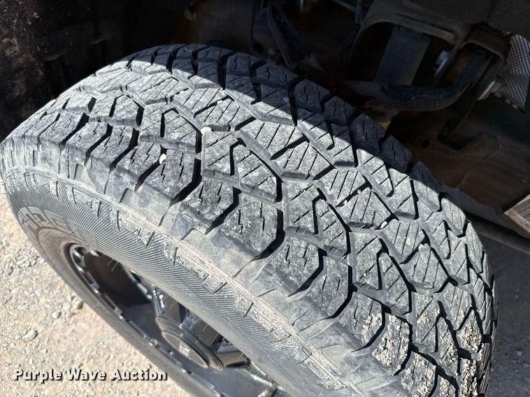 image for item EJ4772 2017 Chevrolet Silverado 3500HD utility bed pickup truck