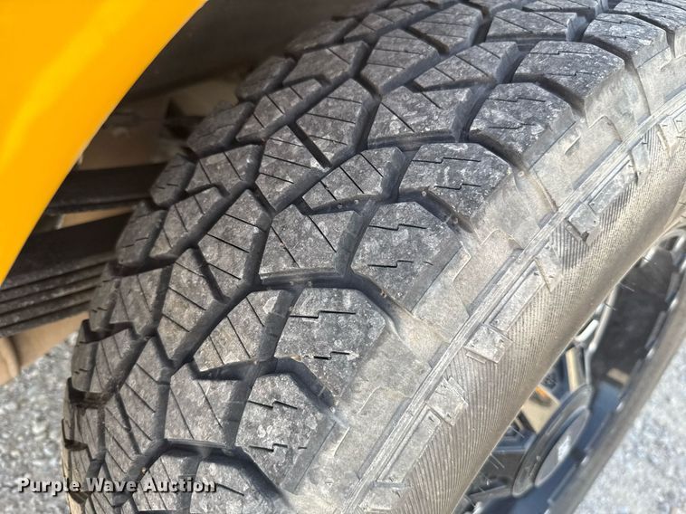 image for item EJ4772 2017 Chevrolet Silverado 3500HD utility bed pickup truck