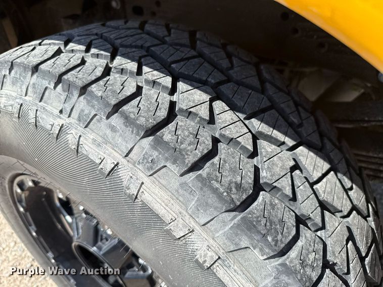 image for item EJ4772 2017 Chevrolet Silverado 3500HD utility bed pickup truck