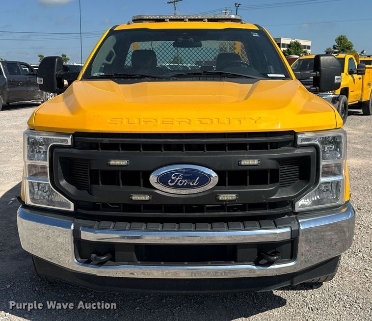 image for item EJ4773 2020 Ford F350 Super Duty utility bed pickup truck