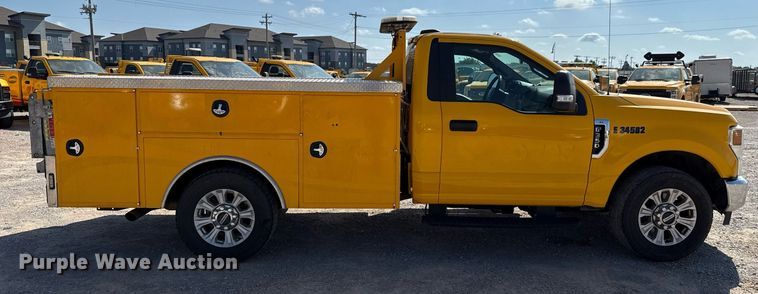 image for item EJ4773 2020 Ford F350 Super Duty utility bed pickup truck