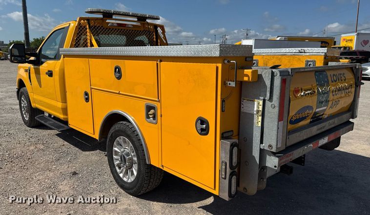image for item EJ4773 2020 Ford F350 Super Duty utility bed pickup truck