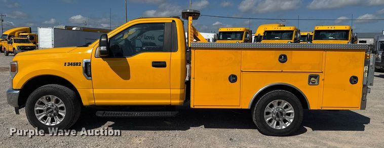 image for item EJ4773 2020 Ford F350 Super Duty utility bed pickup truck