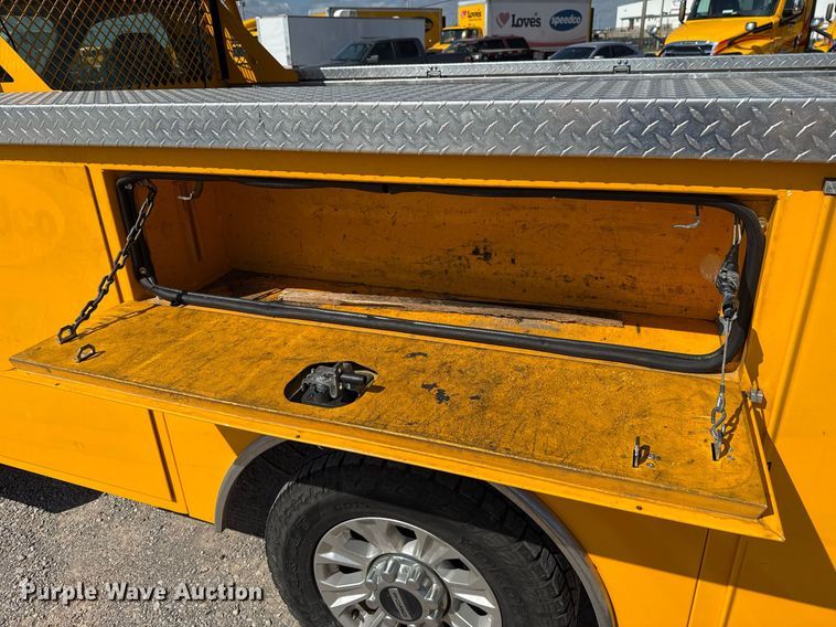 image for item EJ4773 2020 Ford F350 Super Duty utility bed pickup truck