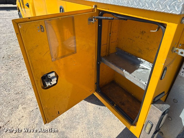 image for item EJ4773 2020 Ford F350 Super Duty utility bed pickup truck