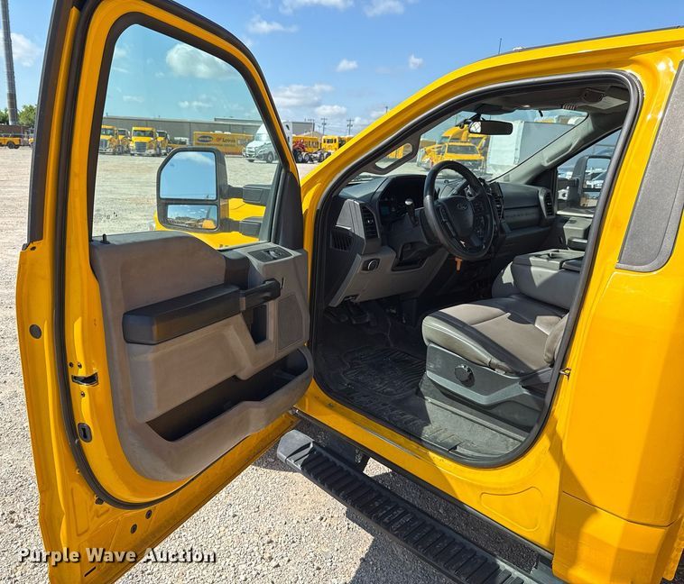 image for item EJ4773 2020 Ford F350 Super Duty utility bed pickup truck