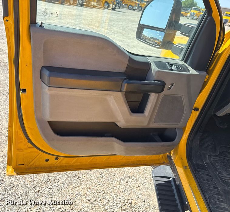 image for item EJ4773 2020 Ford F350 Super Duty utility bed pickup truck