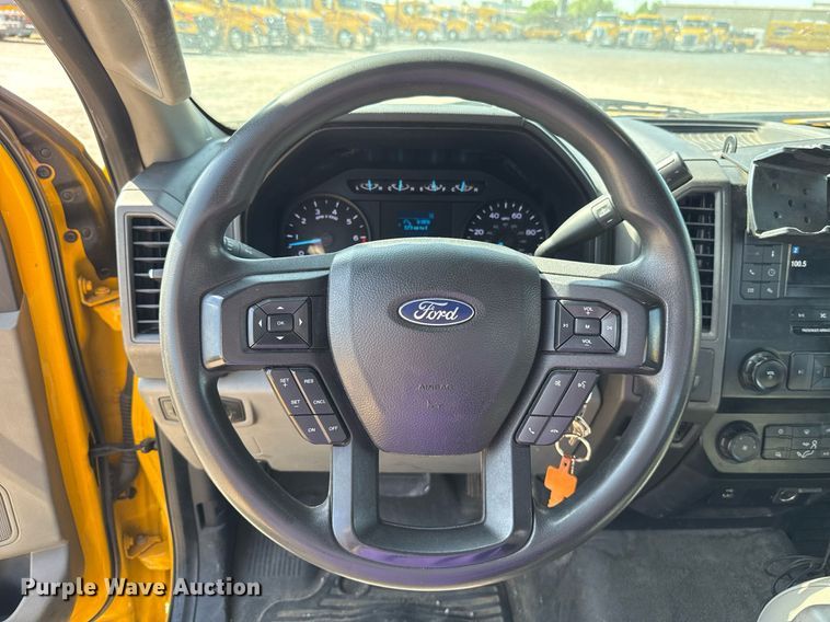 image for item EJ4773 2020 Ford F350 Super Duty utility bed pickup truck