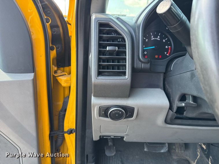 image for item EJ4773 2020 Ford F350 Super Duty utility bed pickup truck