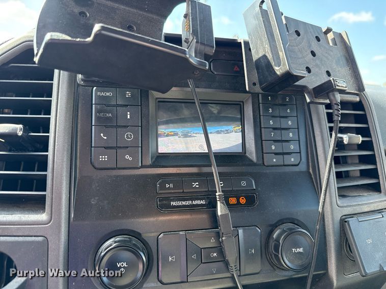 image for item EJ4773 2020 Ford F350 Super Duty utility bed pickup truck