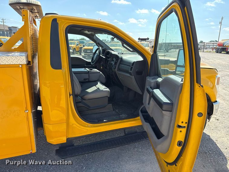 image for item EJ4773 2020 Ford F350 Super Duty utility bed pickup truck