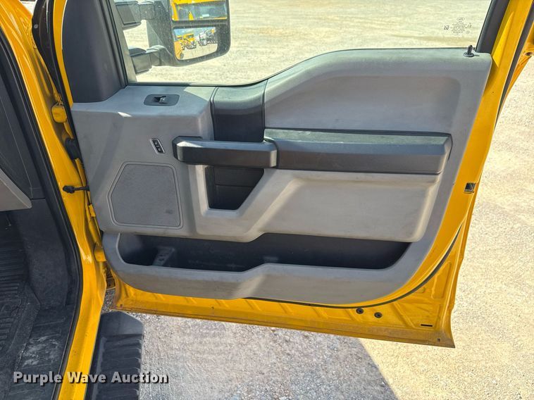 image for item EJ4773 2020 Ford F350 Super Duty utility bed pickup truck