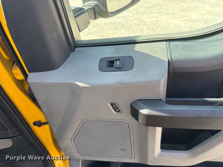 image for item EJ4773 2020 Ford F350 Super Duty utility bed pickup truck