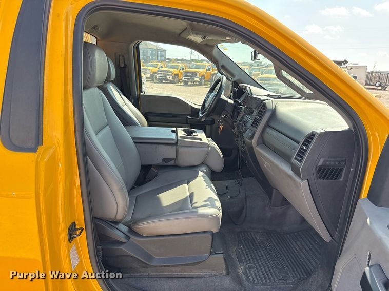 image for item EJ4773 2020 Ford F350 Super Duty utility bed pickup truck