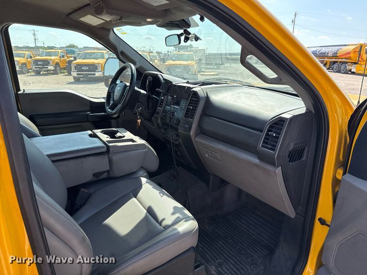 image for item EJ4773 2020 Ford F350 Super Duty utility bed pickup truck