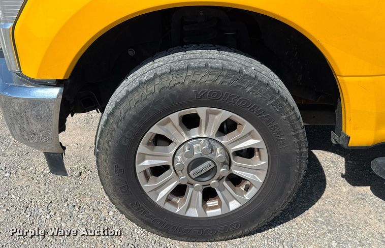 image for item EJ4773 2020 Ford F350 Super Duty utility bed pickup truck