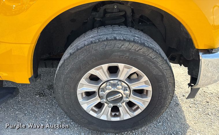 image for item EJ4773 2020 Ford F350 Super Duty utility bed pickup truck