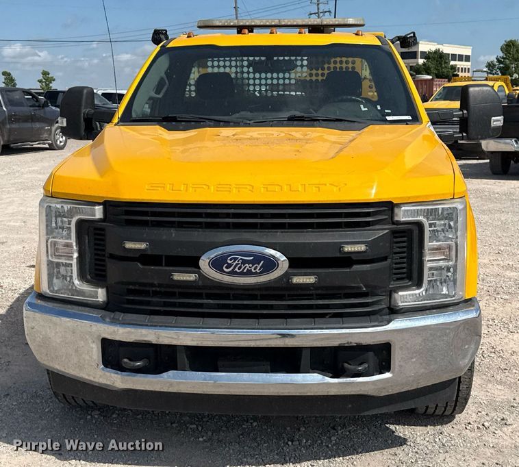 image for item EJ4774 2019 Ford F350 Super Duty utility bed pickup truck