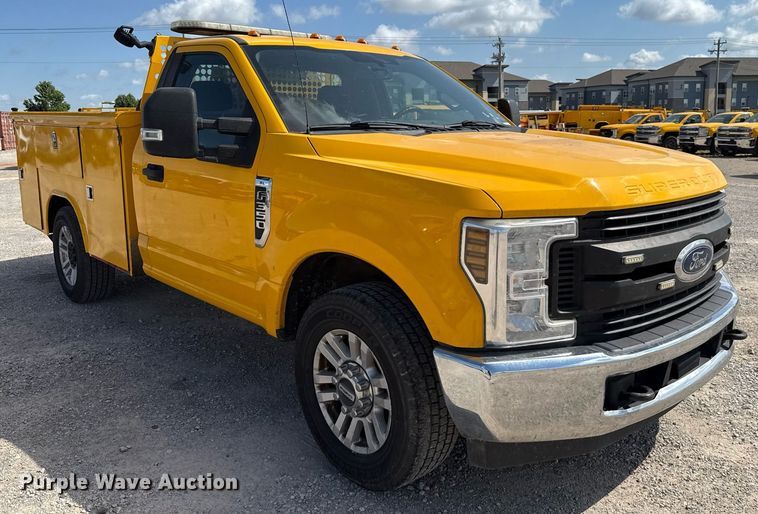 image for item EJ4774 2019 Ford F350 Super Duty utility bed pickup truck