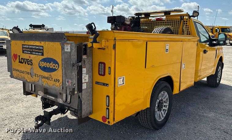 image for item EJ4774 2019 Ford F350 Super Duty utility bed pickup truck