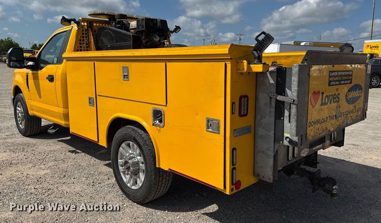 image for item EJ4774 2019 Ford F350 Super Duty utility bed pickup truck